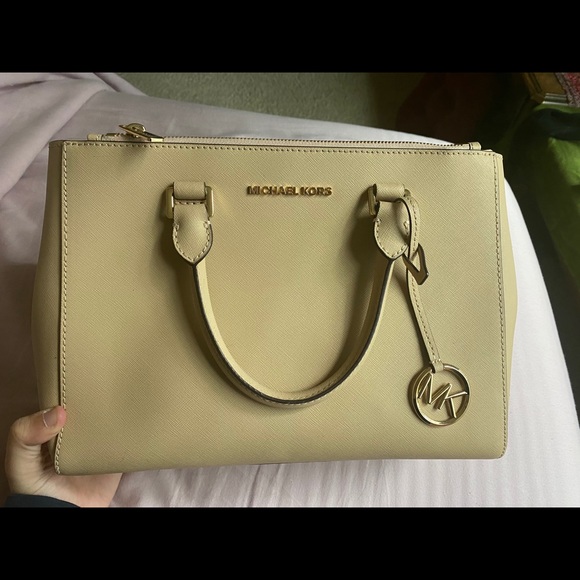 Michael Kors Tote w/ Strap - Picture 4 of 4